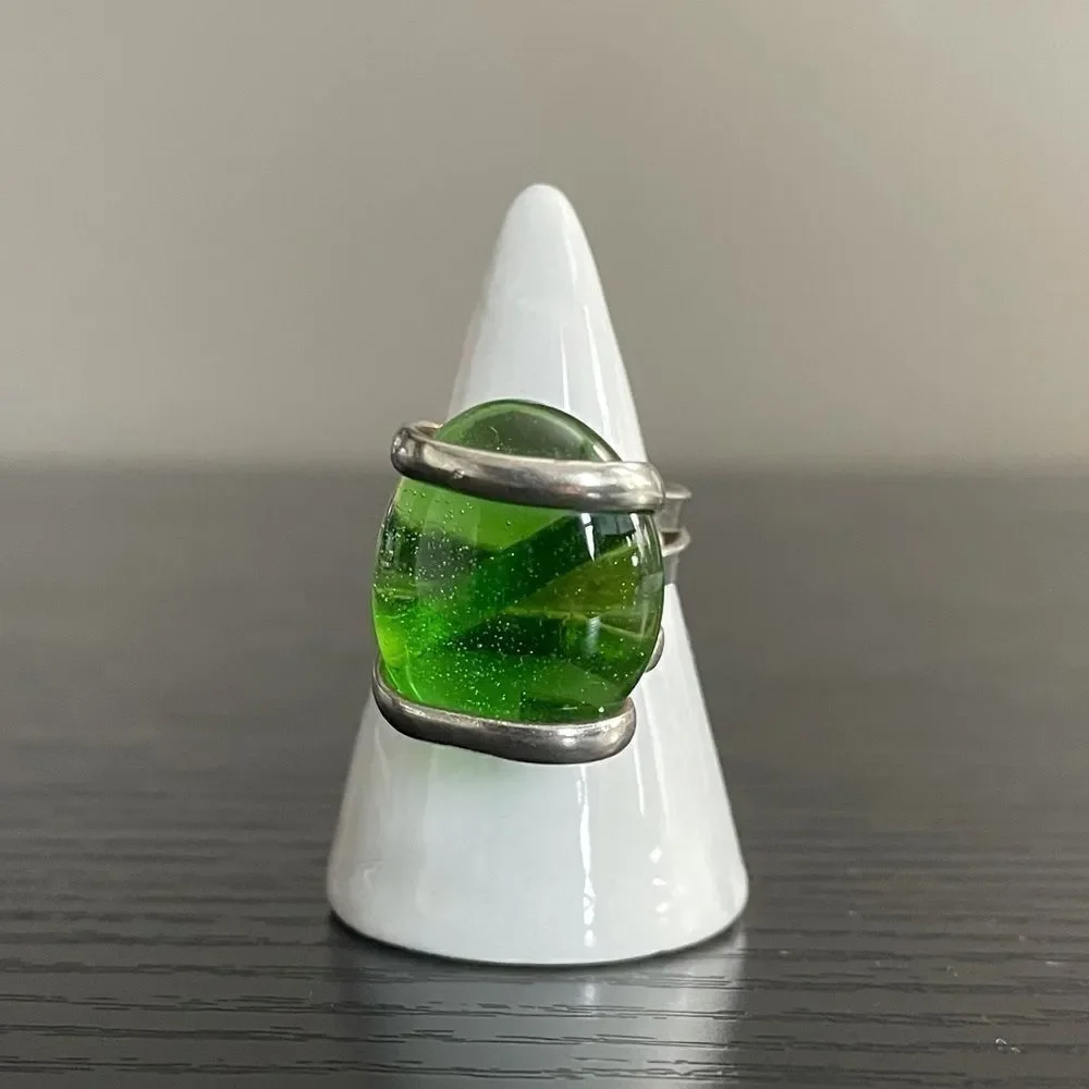 Unique Green Ring with Silver Wire, 7.5